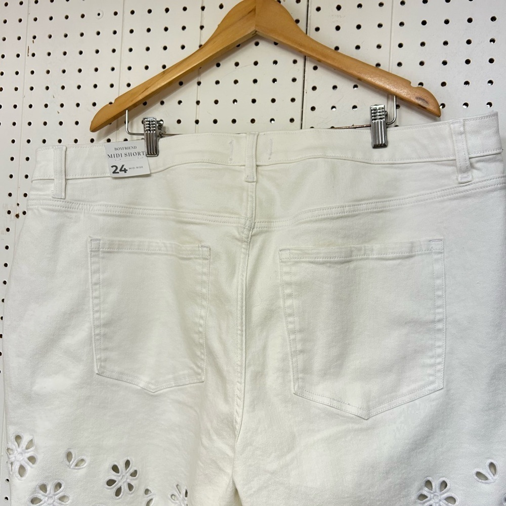 Lane Bryan White Shorts - Picture 5 of 6